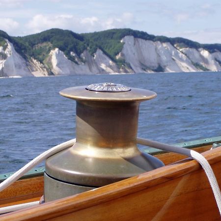 Staysail 스테지 외부 사진